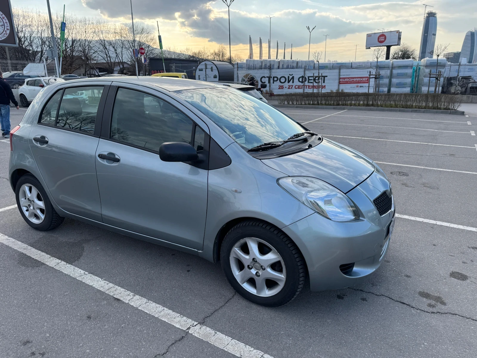 Toyota Yaris 1.3 VVTI, снимка 2 - Автомобили и джипове - 53976088