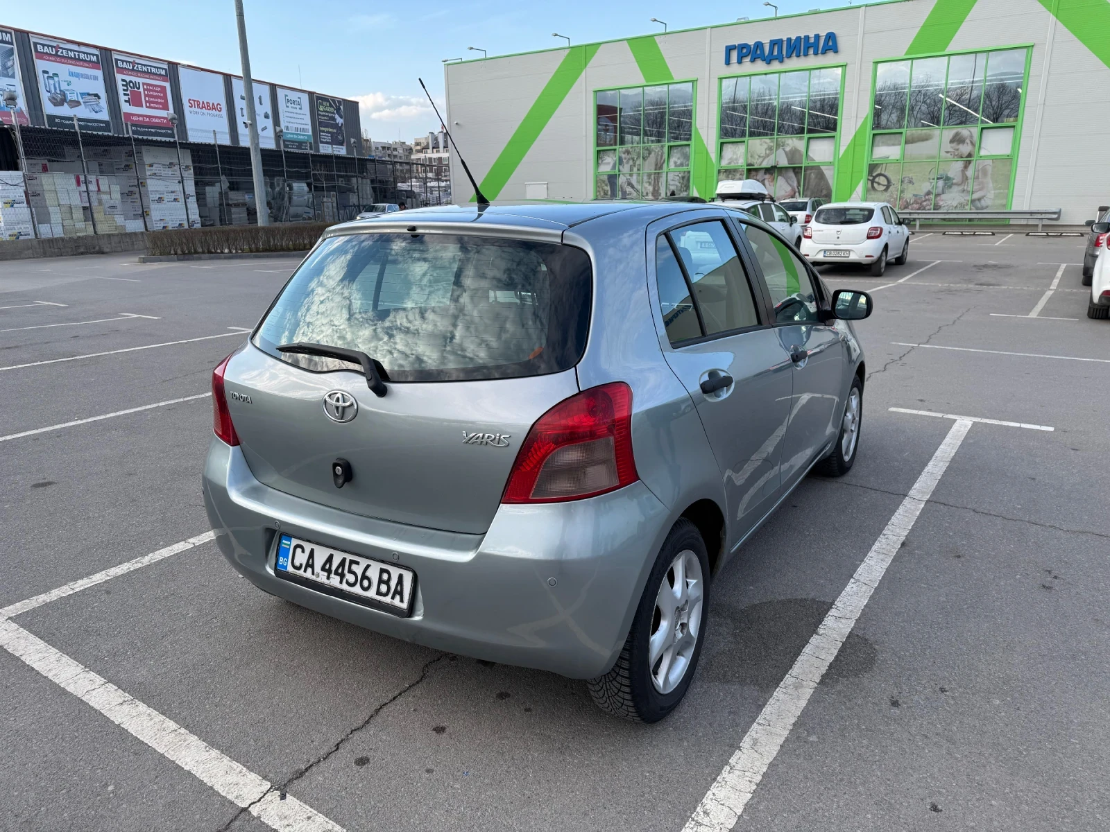 Toyota Yaris 1.3 VVTI, снимка 4 - Автомобили и джипове - 53976088