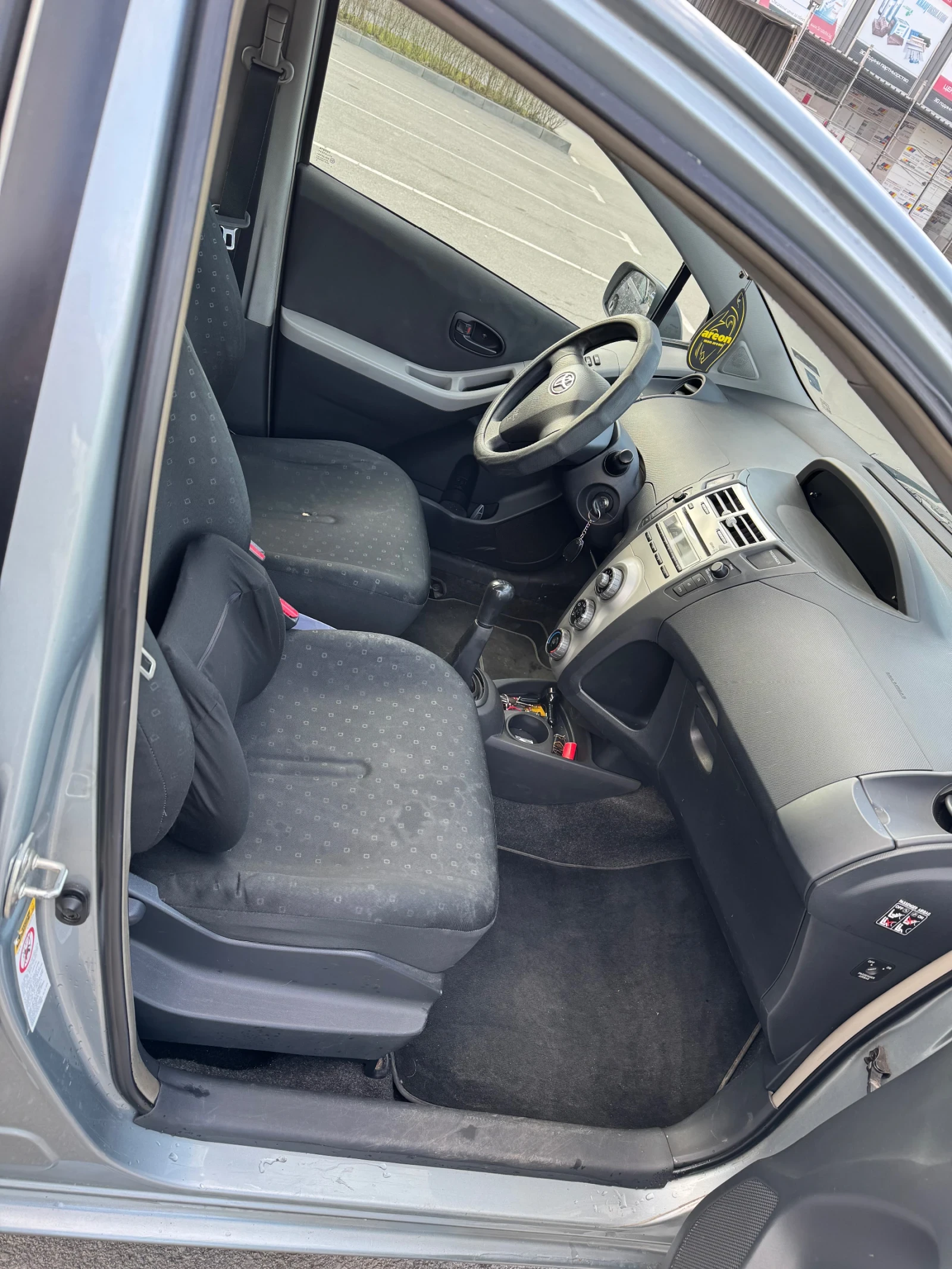 Toyota Yaris 1.3 VVTI, снимка 9 - Автомобили и джипове - 53976088