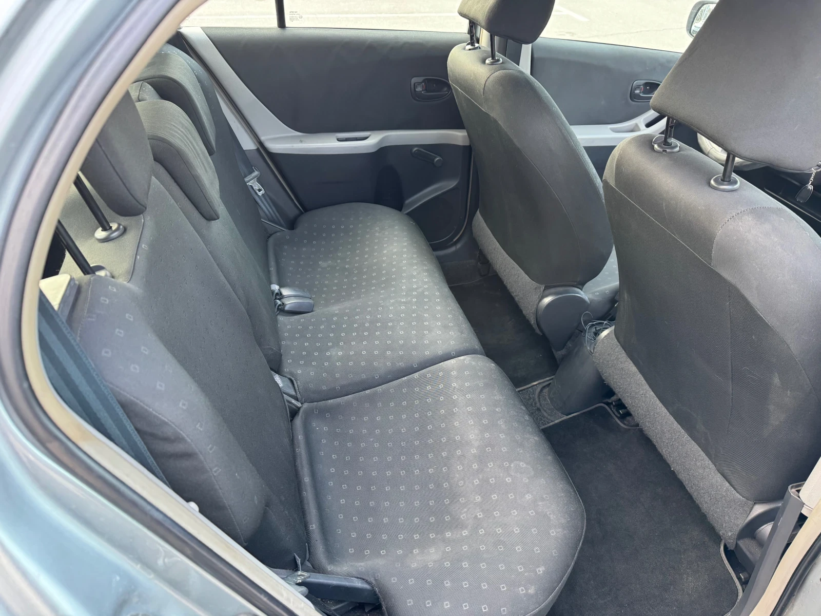 Toyota Yaris 1.3 VVTI, снимка 10 - Автомобили и джипове - 53976088