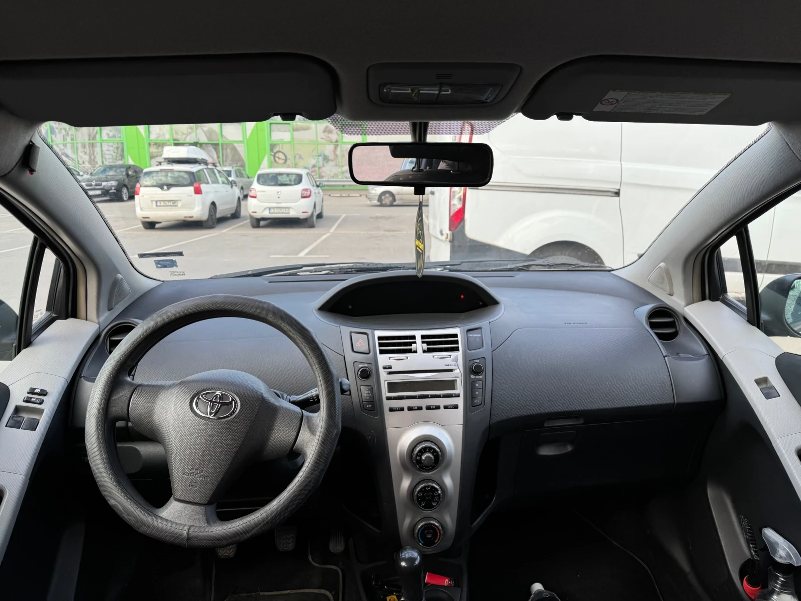 Toyota Yaris 1.3 VVTI, снимка 7 - Автомобили и джипове - 53976088