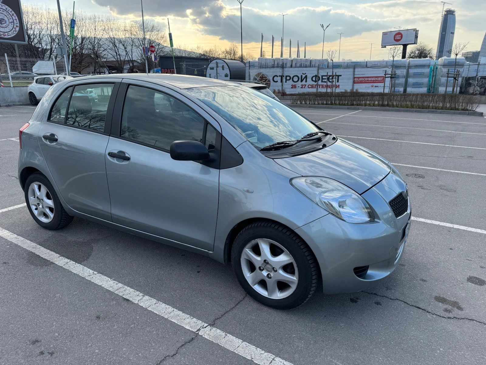 Toyota Yaris 1.3 VVTI, снимка 6 - Автомобили и джипове - 53976088