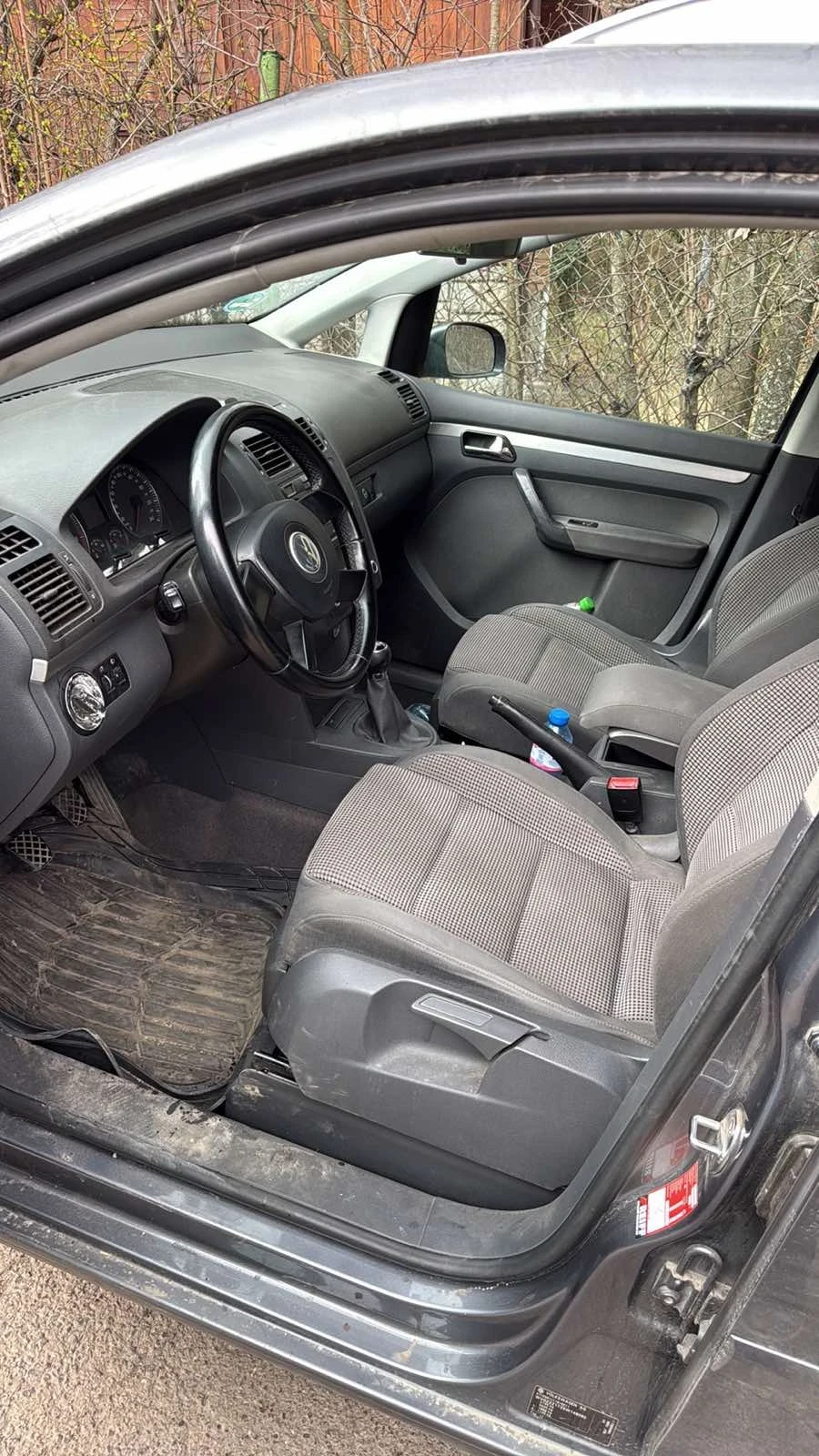 VW Touran 1.6, снимка 4 - Автомобили и джипове - 53993479