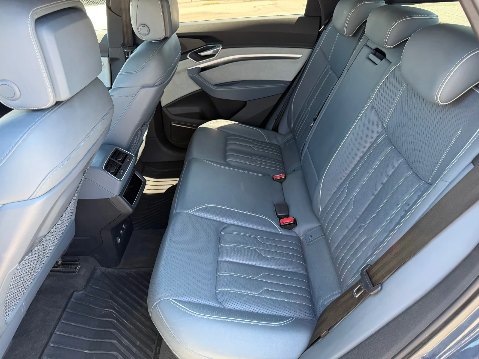 Audi E-Tron E-Tron 55 sportback quattro, снимка 8 - Автомобили и джипове - 54813094