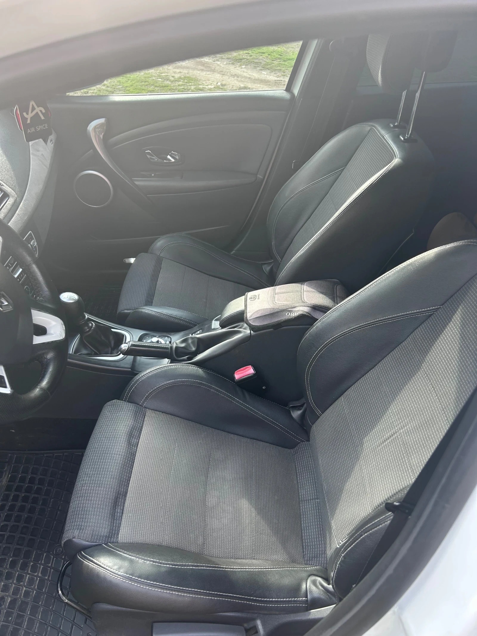 Renault Megane 1.5, снимка 10 - Автомобили и джипове - 54997297