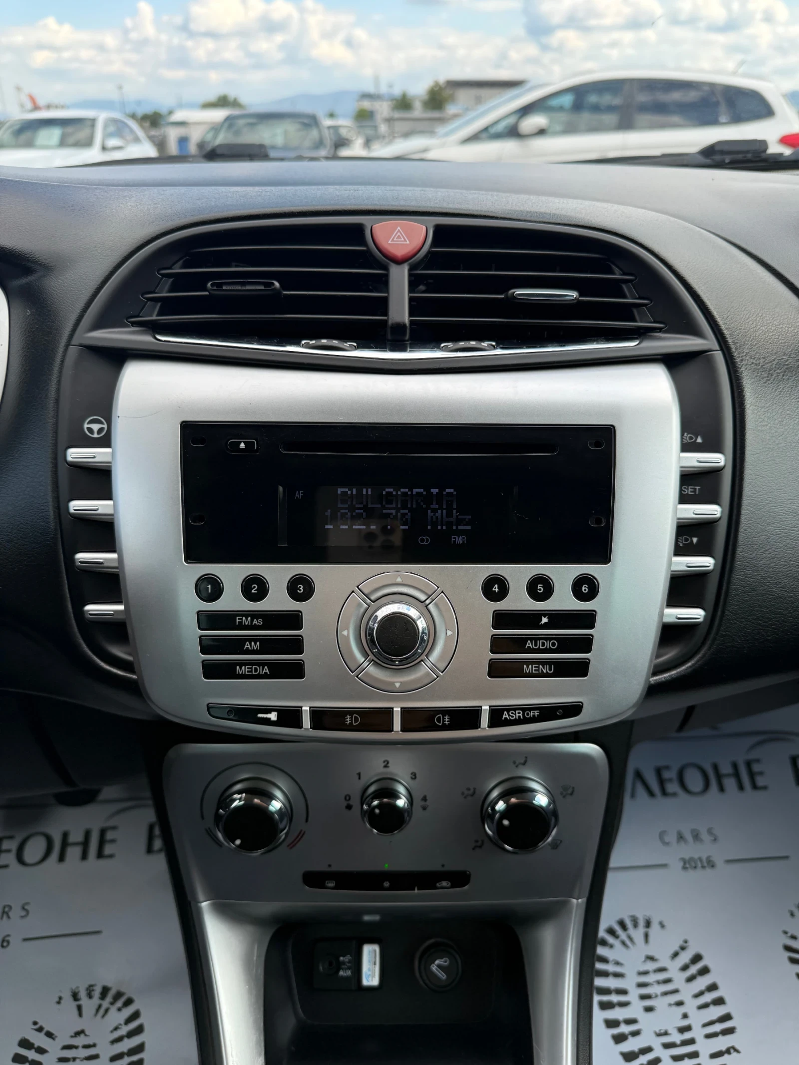 Lancia Delta 1.6 MJet, снимка 11 - Автомобили и джипове - 55415820