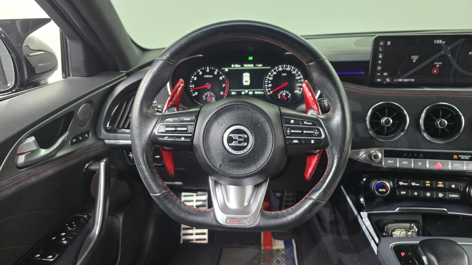Kia Stinger GT / 3.3 / AWD / MASTER TURBO / DISTRONIC / ОБДУХ, снимка 13 - Автомобили и джипове - 55541441