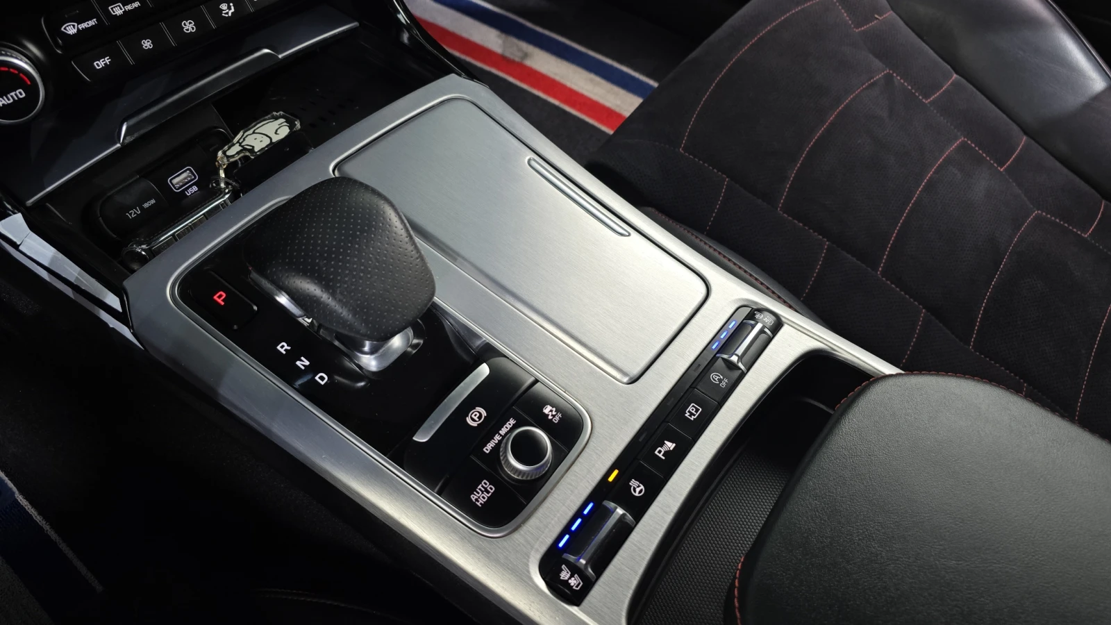 Kia Stinger GT / 3.3 / AWD / MASTER TURBO / DISTRONIC / ОБДУХ, снимка 9 - Автомобили и джипове - 55541441