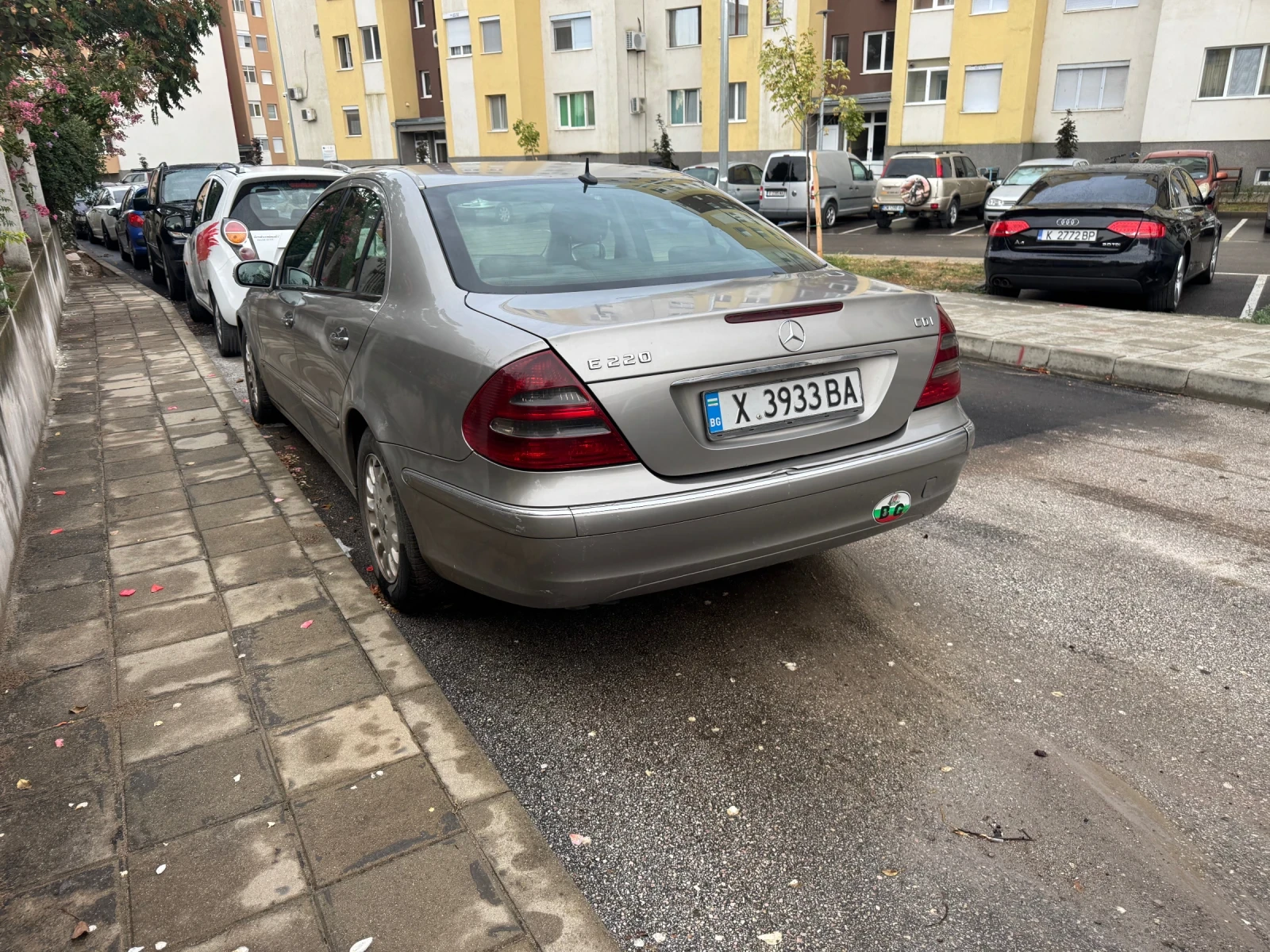 Mercedes-Benz E 220, снимка 3 - Автомобили и джипове - 56183486