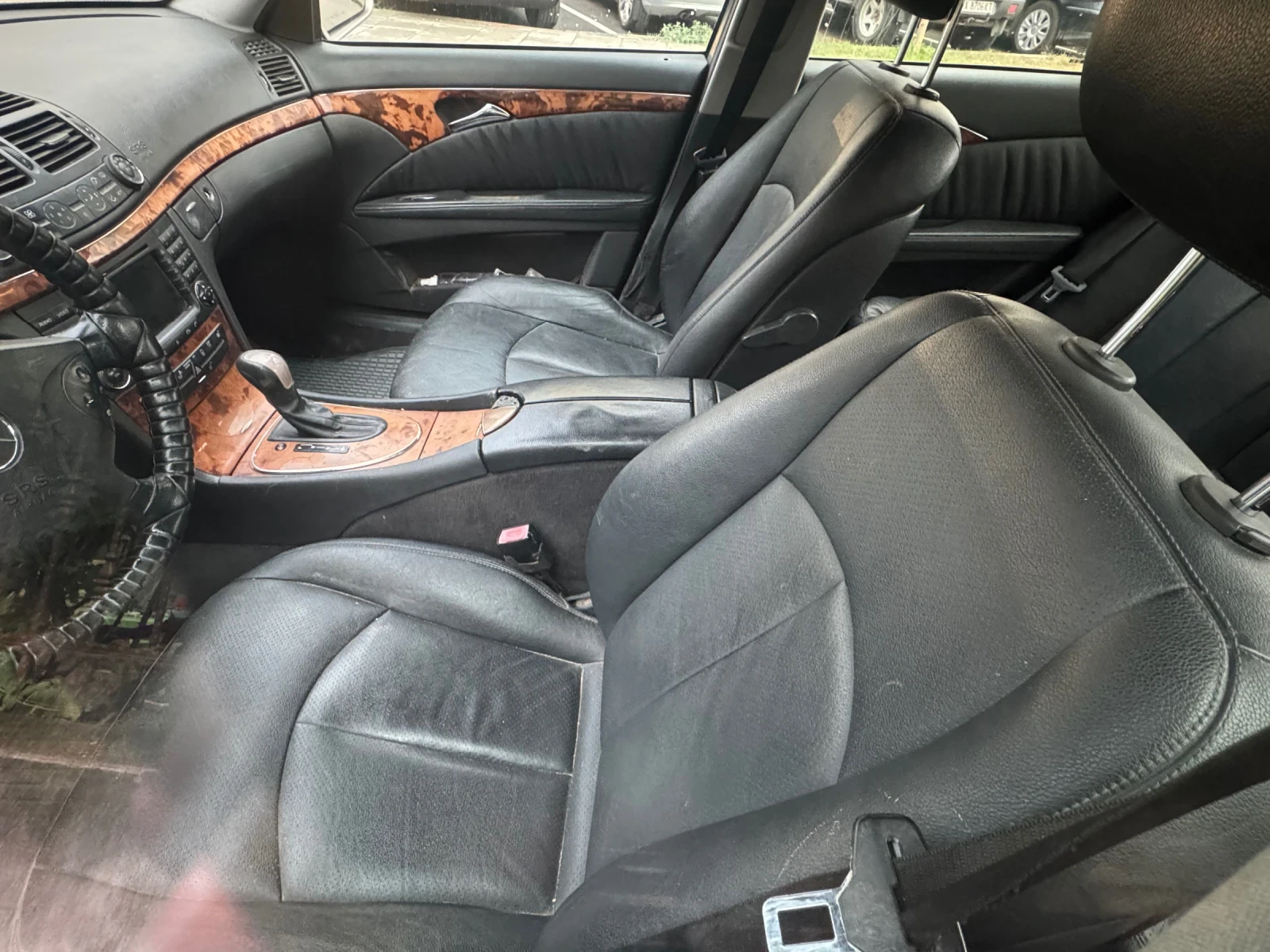 Mercedes-Benz E 220, снимка 4 - Автомобили и джипове - 56183486