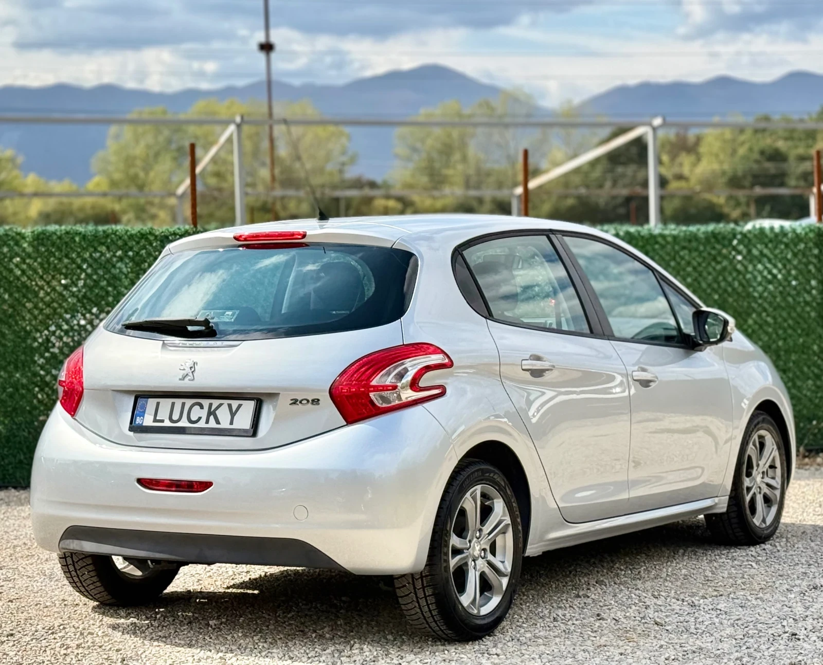 Peugeot 208 1.2i EURO 5B, снимка 7 - Автомобили и джипове - 56273198