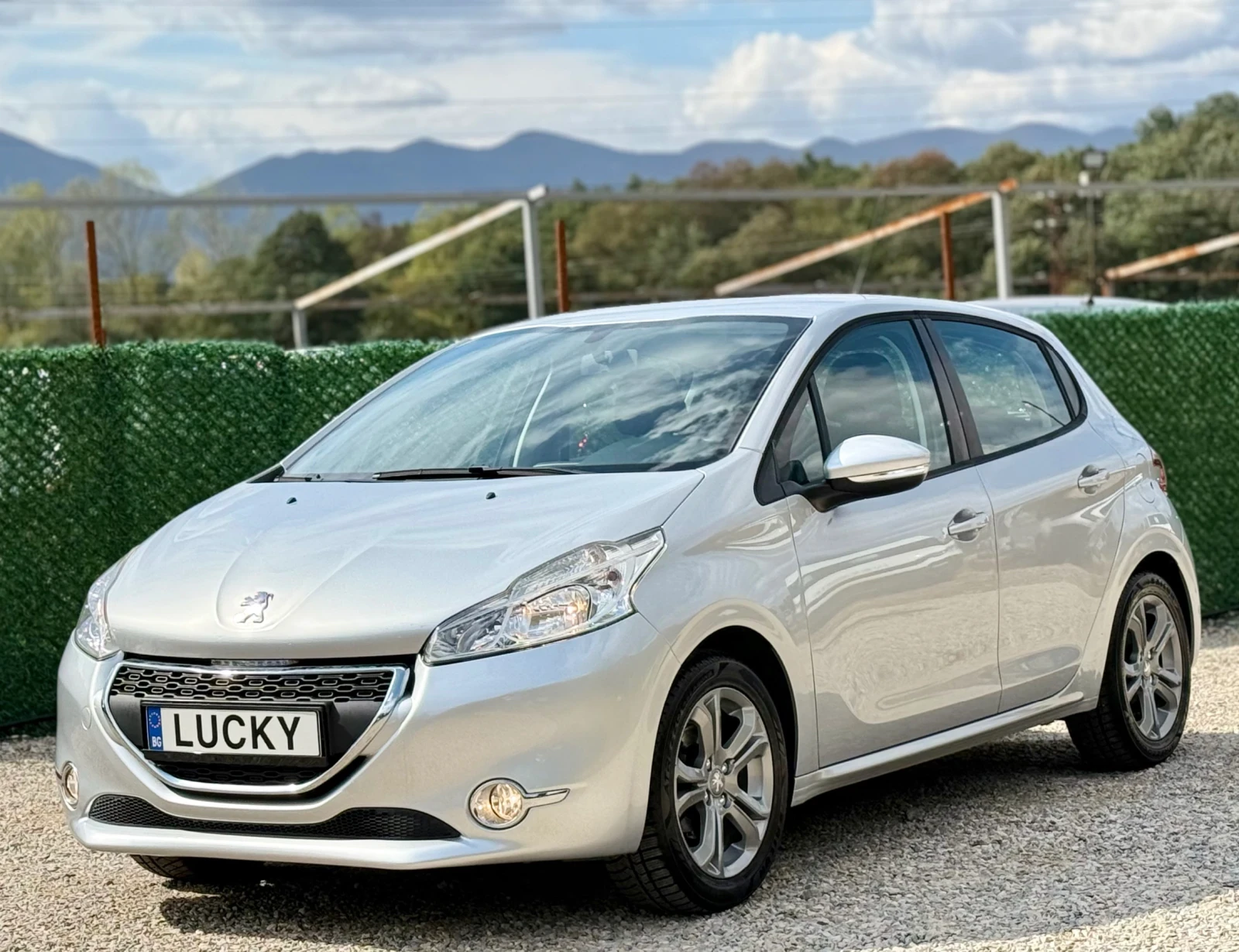 Peugeot 208 1.2i EURO 5B, снимка 3 - Автомобили и джипове - 56273198
