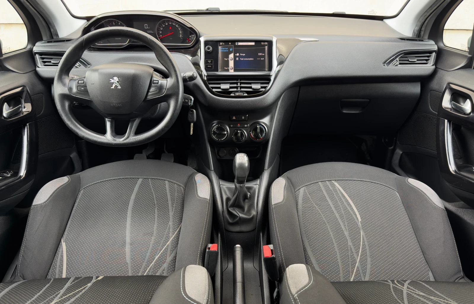 Peugeot 208 1.2i EURO 5B, снимка 10 - Автомобили и джипове - 56273198