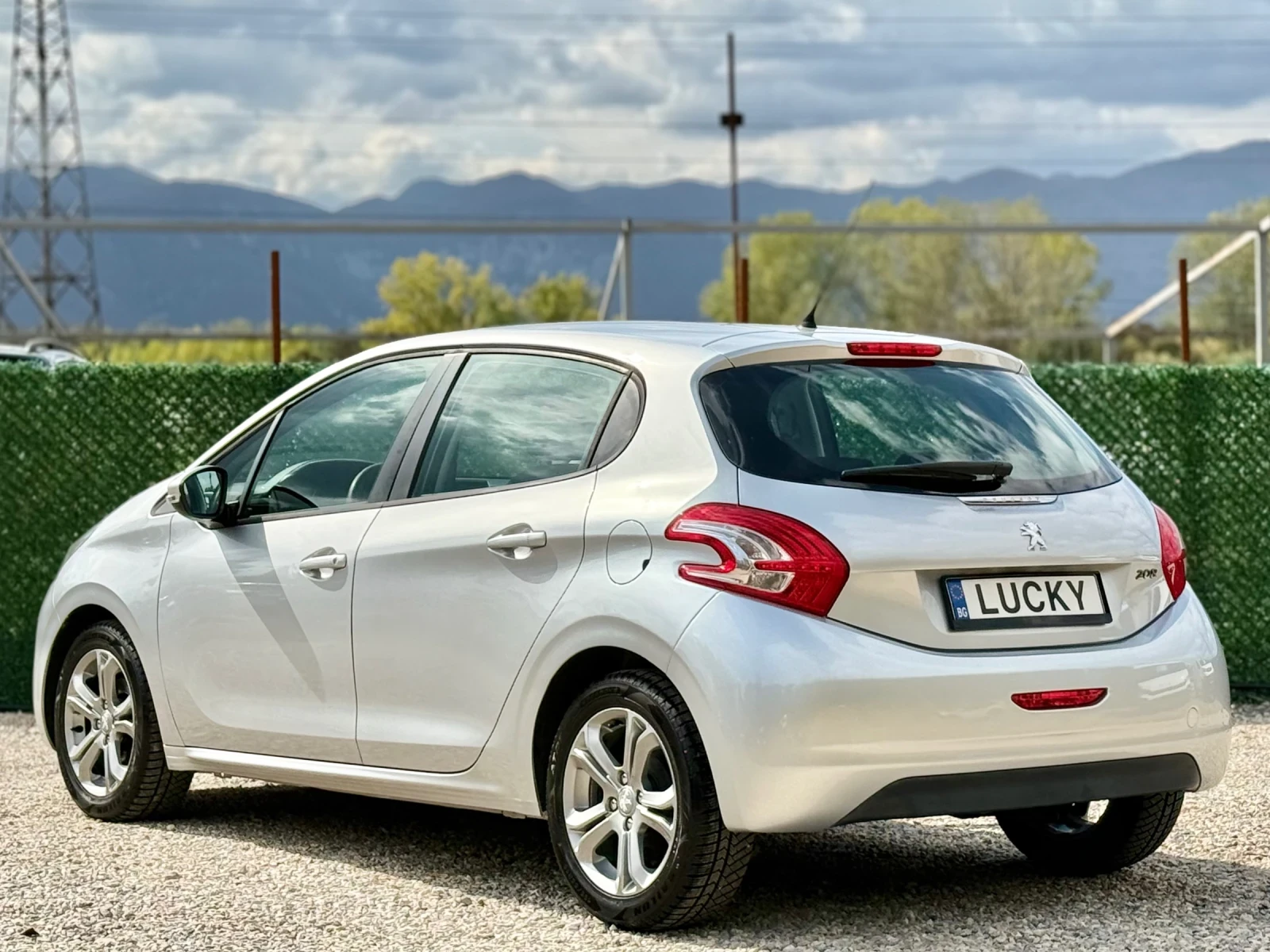 Peugeot 208 1.2i EURO 5B, снимка 5 - Автомобили и джипове - 56273198