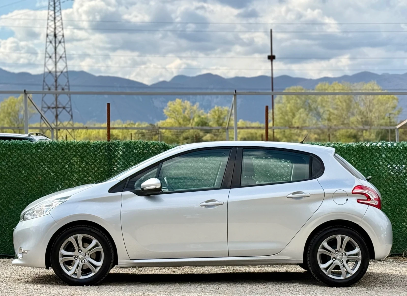 Peugeot 208 1.2i EURO 5B, снимка 4 - Автомобили и джипове - 56273198