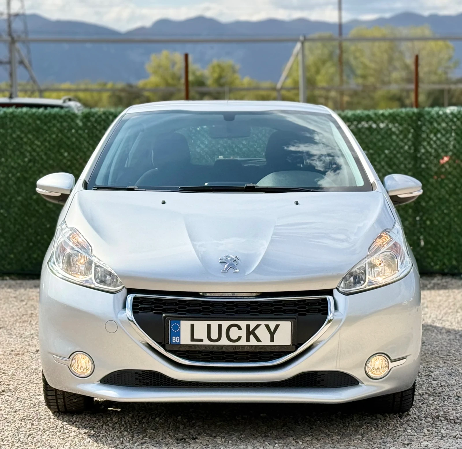 Peugeot 208 1.2i EURO 5B, снимка 2 - Автомобили и джипове - 56273198