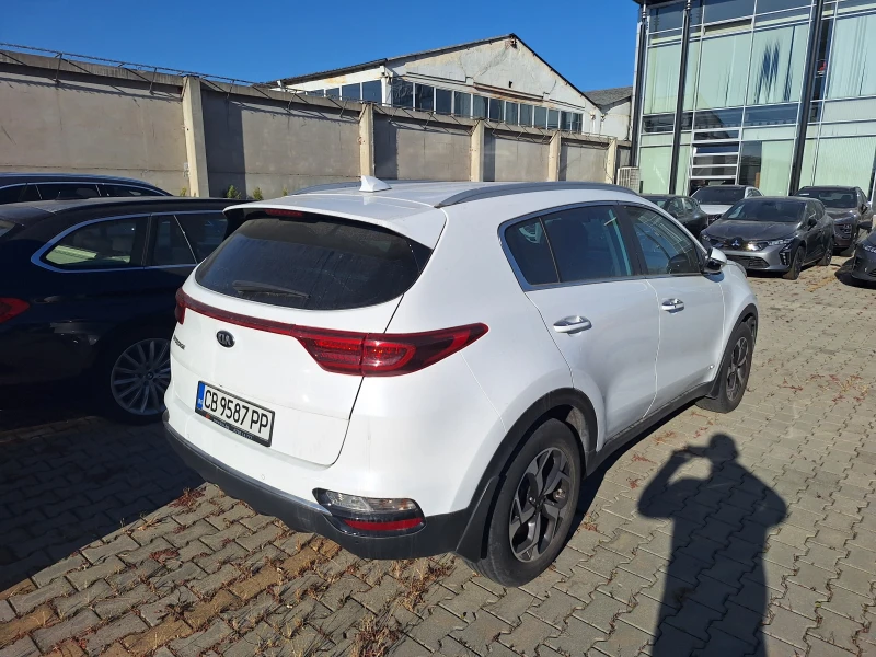 Kia Sportage 1.6 CRDi 4x4, снимка 4 - Автомобили и джипове - 48101739