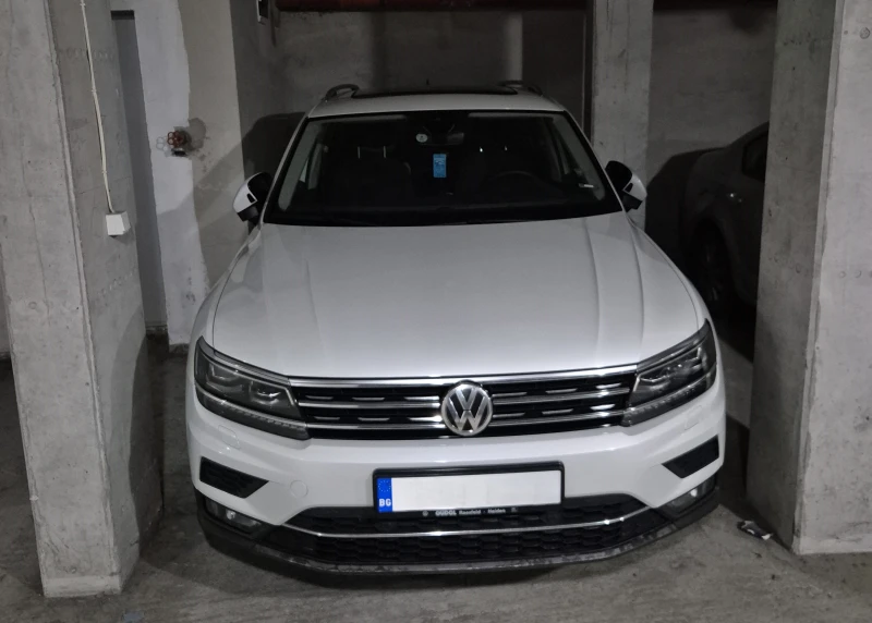 VW Tiguan 2.0 TDI | 4x4 | PANORAMA | Digital | Alcantara, снимка 8 - Автомобили и джипове - 49079248