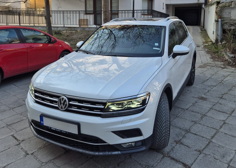 VW Tiguan 2.0 TDI | 4x4 | PANORAMA | Digital | Alcantara, снимка 1 - Автомобили и джипове - 49079248