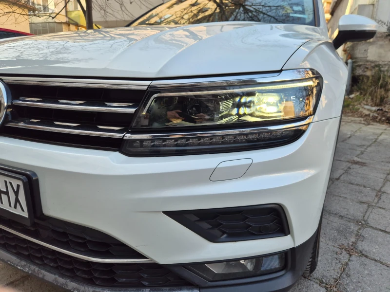 VW Tiguan 2.0 TDI | 4x4 | PANORAMA | Digital | Alcantara, снимка 2 - Автомобили и джипове - 49079248