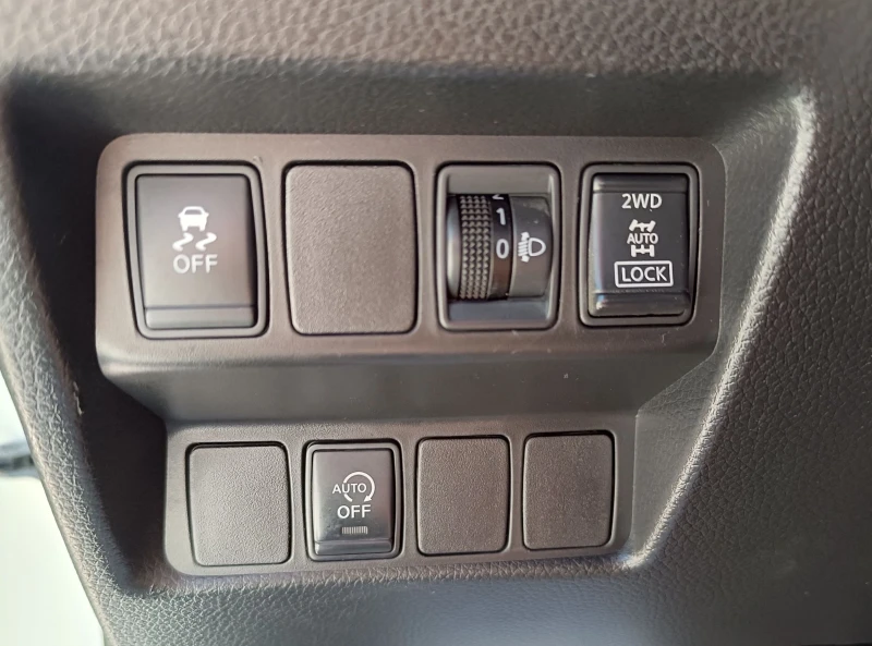 Nissan Qashqai + 2 1.6dCi 4x4 Италия, снимка 13 - Автомобили и джипове - 51613444