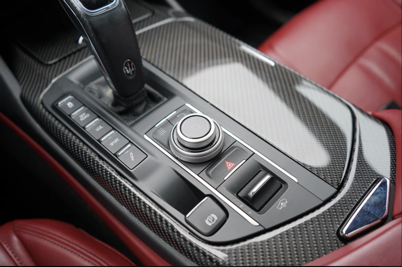 Maserati Levante S* GRANSPORT* HARMON* KARDON* ДИСТРОНИК* МЪРТВА* Т, снимка 13 - Автомобили и джипове - 52671416