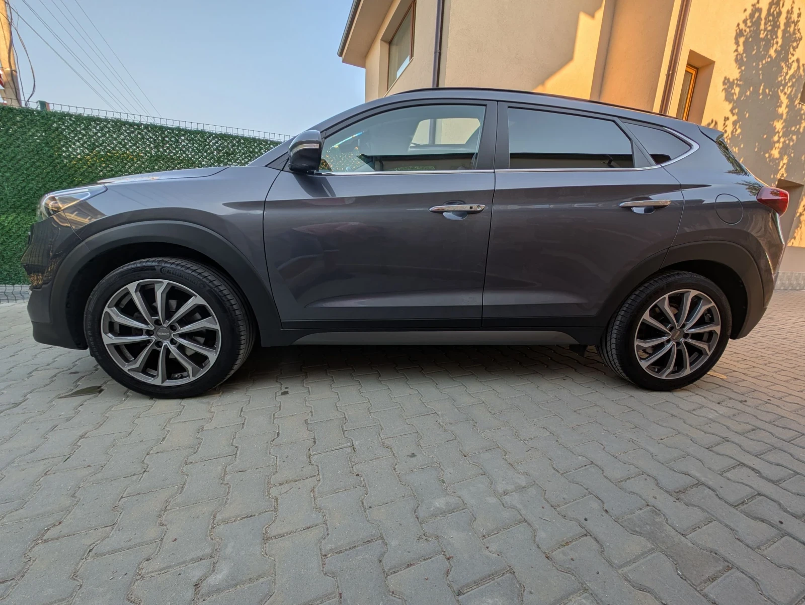 Hyundai Tucson 2.0CRDI* Premium* Подгрев* Обдухване* Панорама - изображение 4