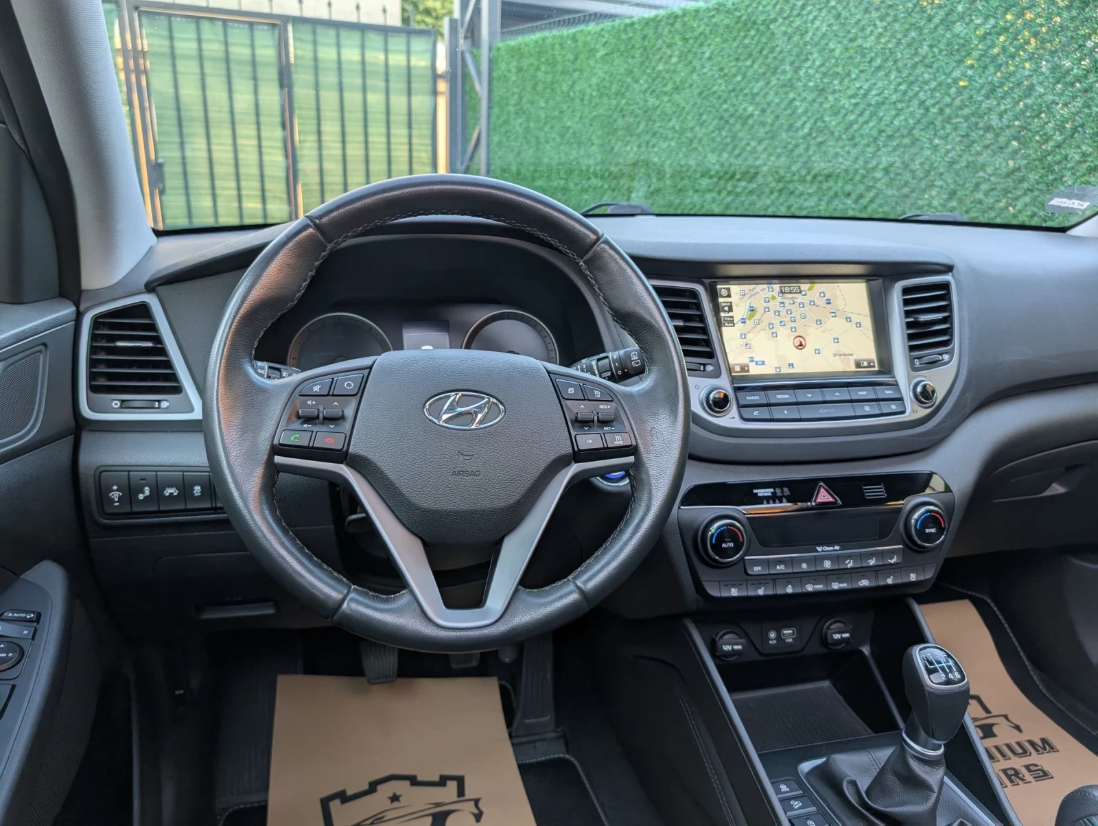 Hyundai Tucson 2.0CRDI* Premium* Подгрев* Обдухване* Панорама - изображение 10