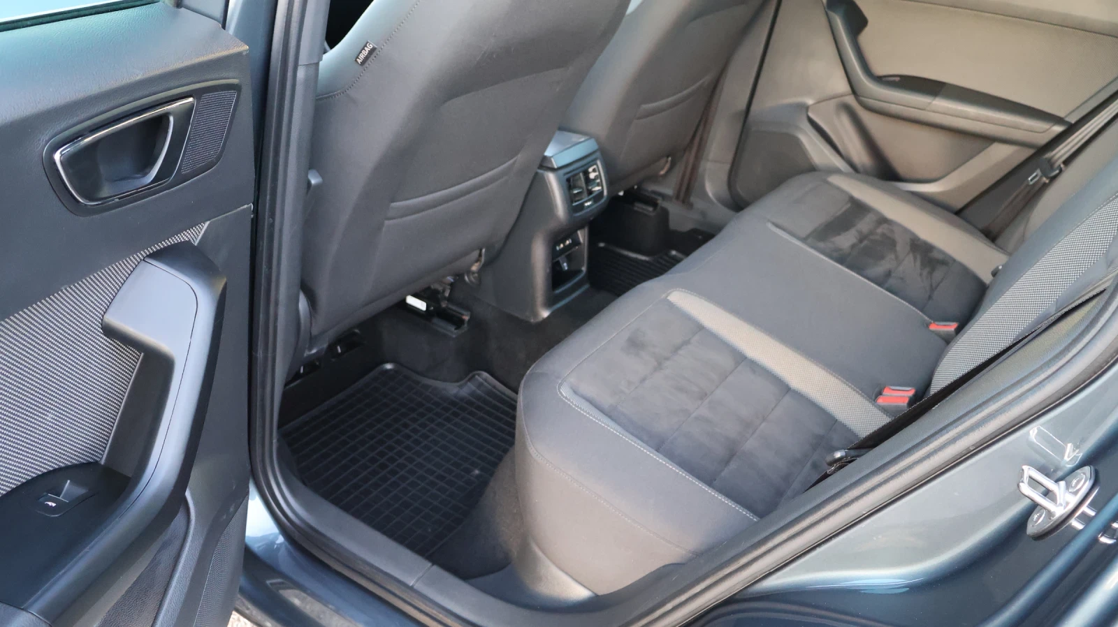 Seat Ateca 2.0TDI 190 К.С. 4X4 XCellence DSG Keyless ДИСТРОН, снимка 10 - Автомобили и джипове - 53803370