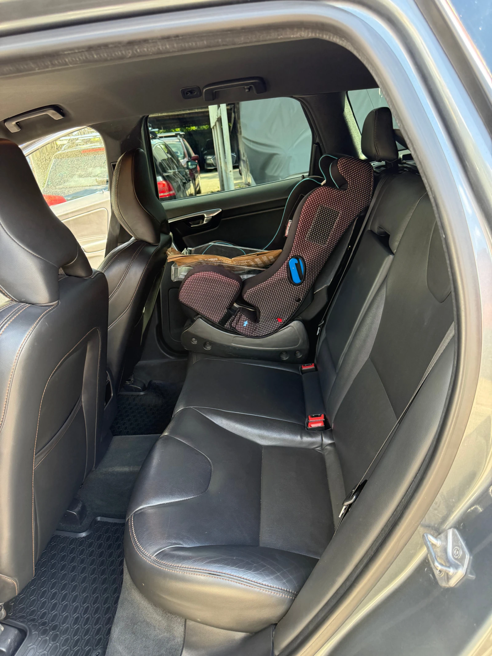 Volvo XC60, снимка 7 - Автомобили и джипове - 54696075