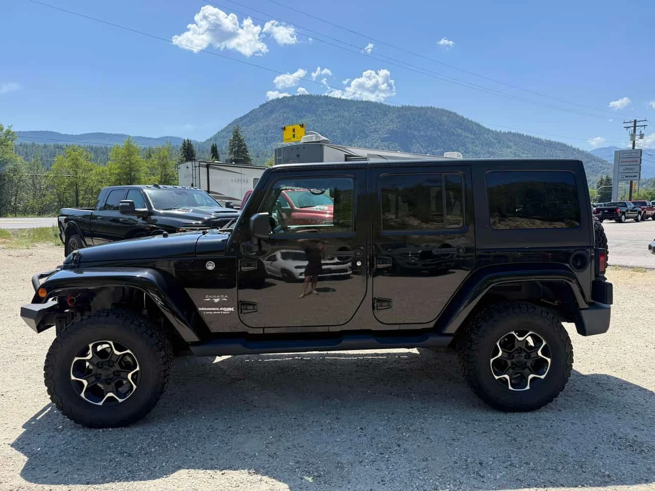 Jeep Wrangler * Sahara * АВТОКРЕДИТ БЕЗ ПЪРВОНАЧАЛНА ВНОСКА* , снимка 2 - Автомобили и джипове - 54760703