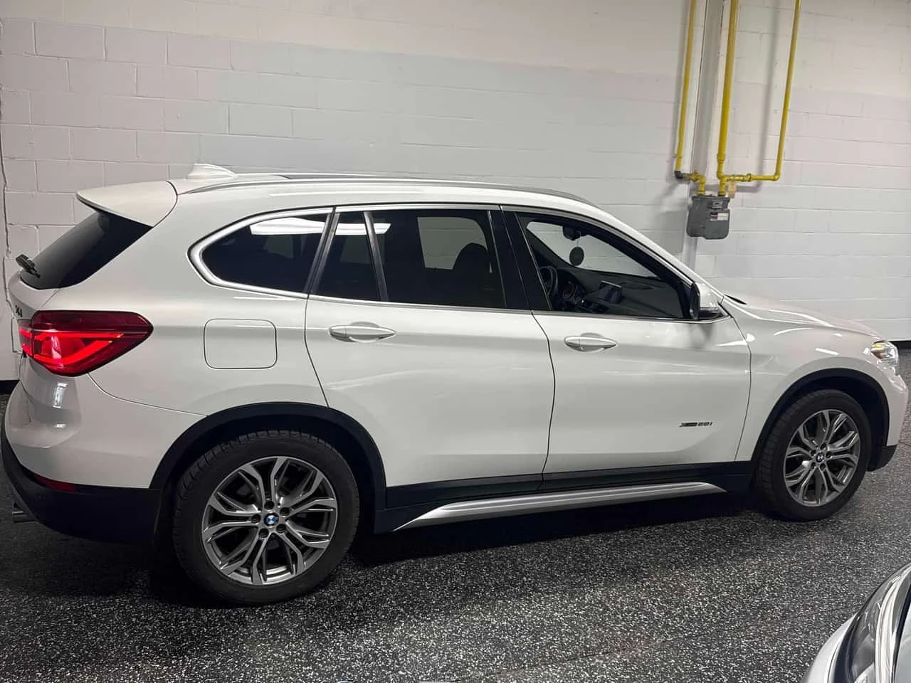BMW X1 * xDrive28i * АВТОКРЕДИТ БЕЗ ПЪРВОНАЧАЛНА ВНОСКА, снимка 4 - Автомобили и джипове - 56181666