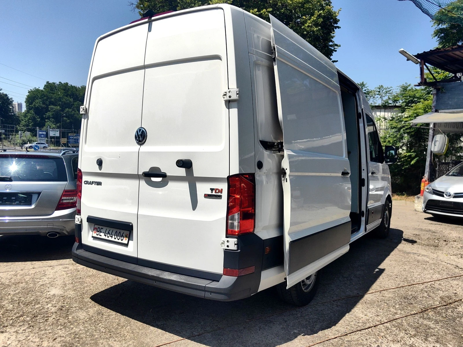 VW Crafter 2.0 TDI! ШВЕЙЦАРИЯ! 4х4!КЕМПЕР! ТОП СЪСТОЯНИЕ!  - изображение 4