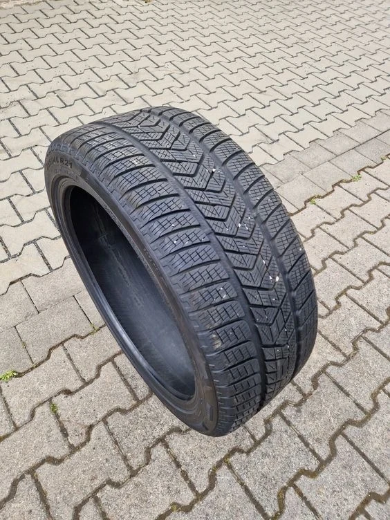 Гуми Зимни 255/40R21