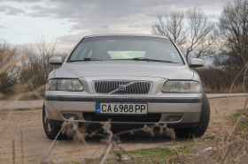 Volvo V70, снимка 2 - Автомобили и джипове - 45121498