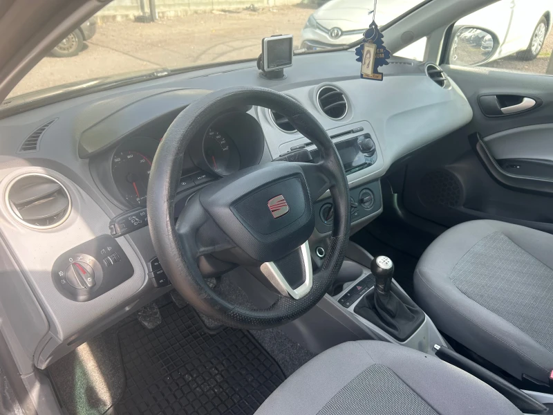 Seat Ibiza 1.2i klima, снимка 9 - Автомобили и джипове - 47474761