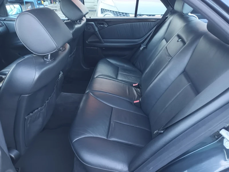 Mercedes-Benz E 200 2.0i 136k.c.ГАЗ-БЕНЗИН, снимка 12 - Автомобили и джипове - 52803528