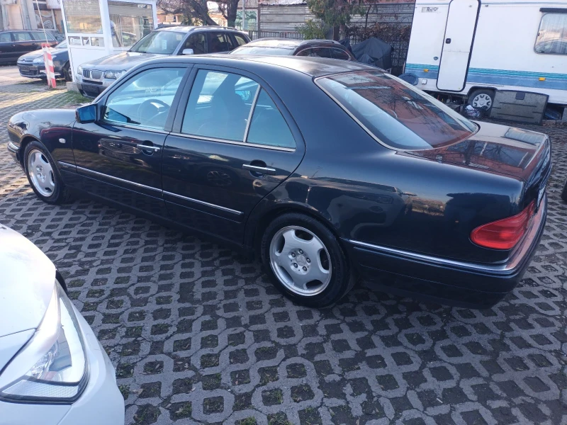 Mercedes-Benz E 200 2.0i 136k.c.ГАЗ-БЕНЗИН, снимка 4 - Автомобили и джипове - 52803528