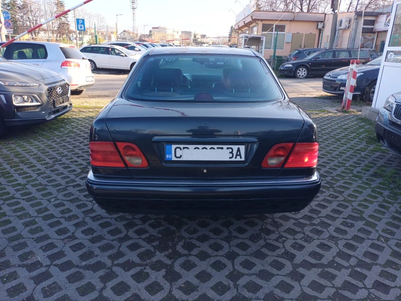 Mercedes-Benz E 200 2.0i 136k.c.ГАЗ-БЕНЗИН, снимка 6 - Автомобили и джипове - 52803528