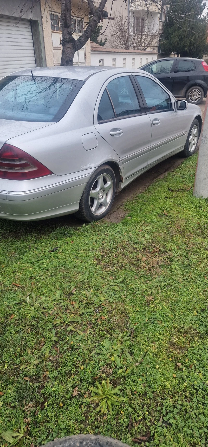 Mercedes-Benz C 220 W203, снимка 3 - Автомобили и джипове - 53175461