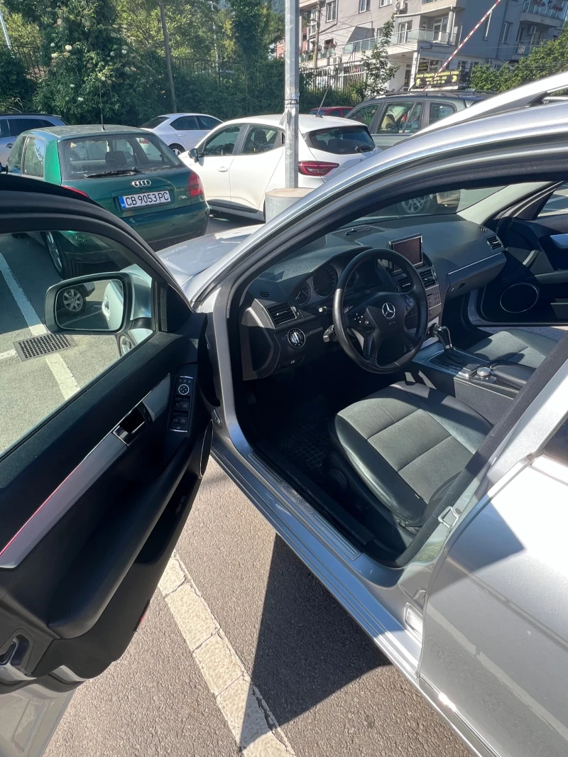 Mercedes-Benz C 220 Avantgarde, снимка 8 - Автомобили и джипове - 53258766