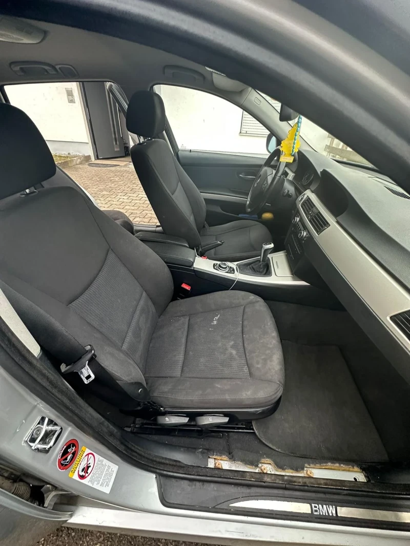 BMW 320 Комби , снимка 15 - Автомобили и джипове - 53430591