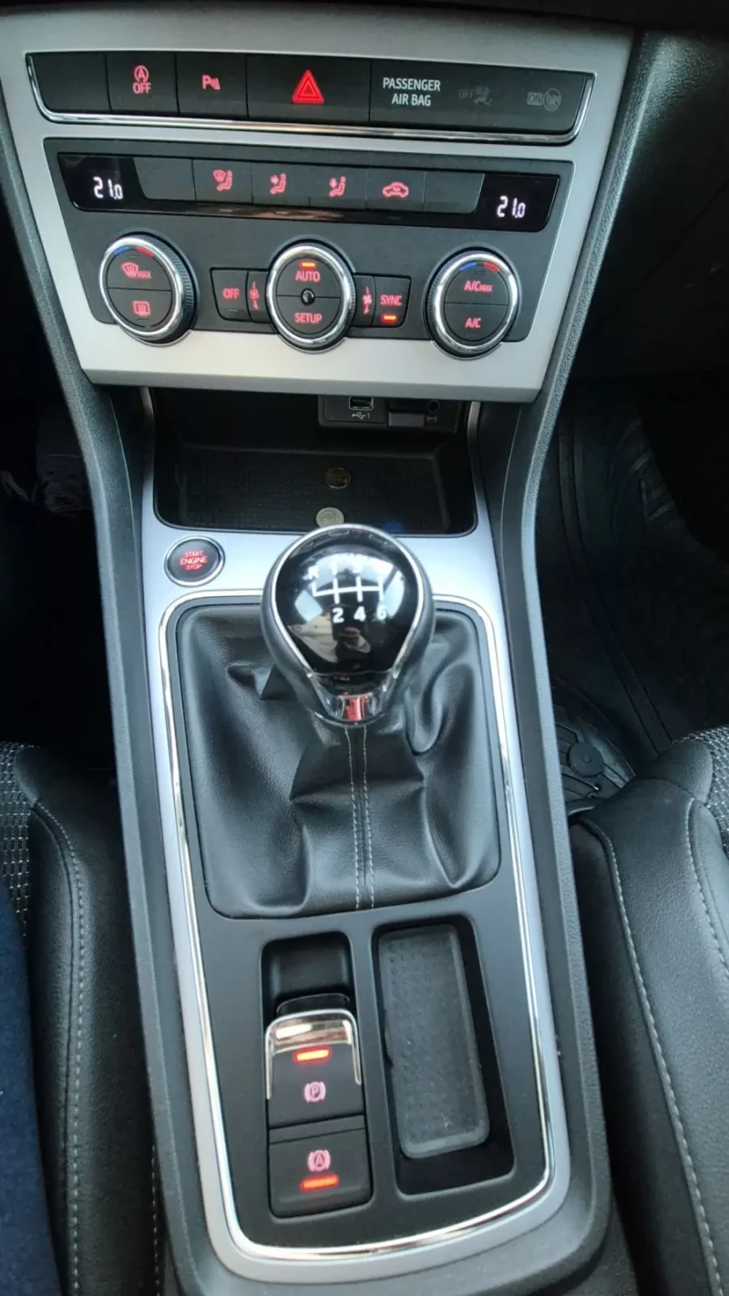 Seat Leon ST, снимка 6 - Автомобили и джипове - 53584325