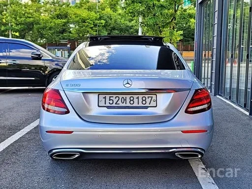 Mercedes-Benz E 300 AVANTGARDE * ОБДУХВАНЕ * 360 * ПАНО* BURMESTER * , снимка 4 - Автомобили и джипове - 55958522