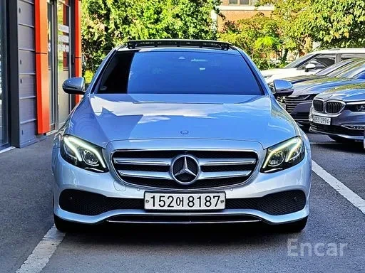 Mercedes-Benz E 300 AVANTGARDE * ОБДУХВАНЕ * 360 * ПАНО* BURMESTER * , снимка 2 - Автомобили и джипове - 55958522