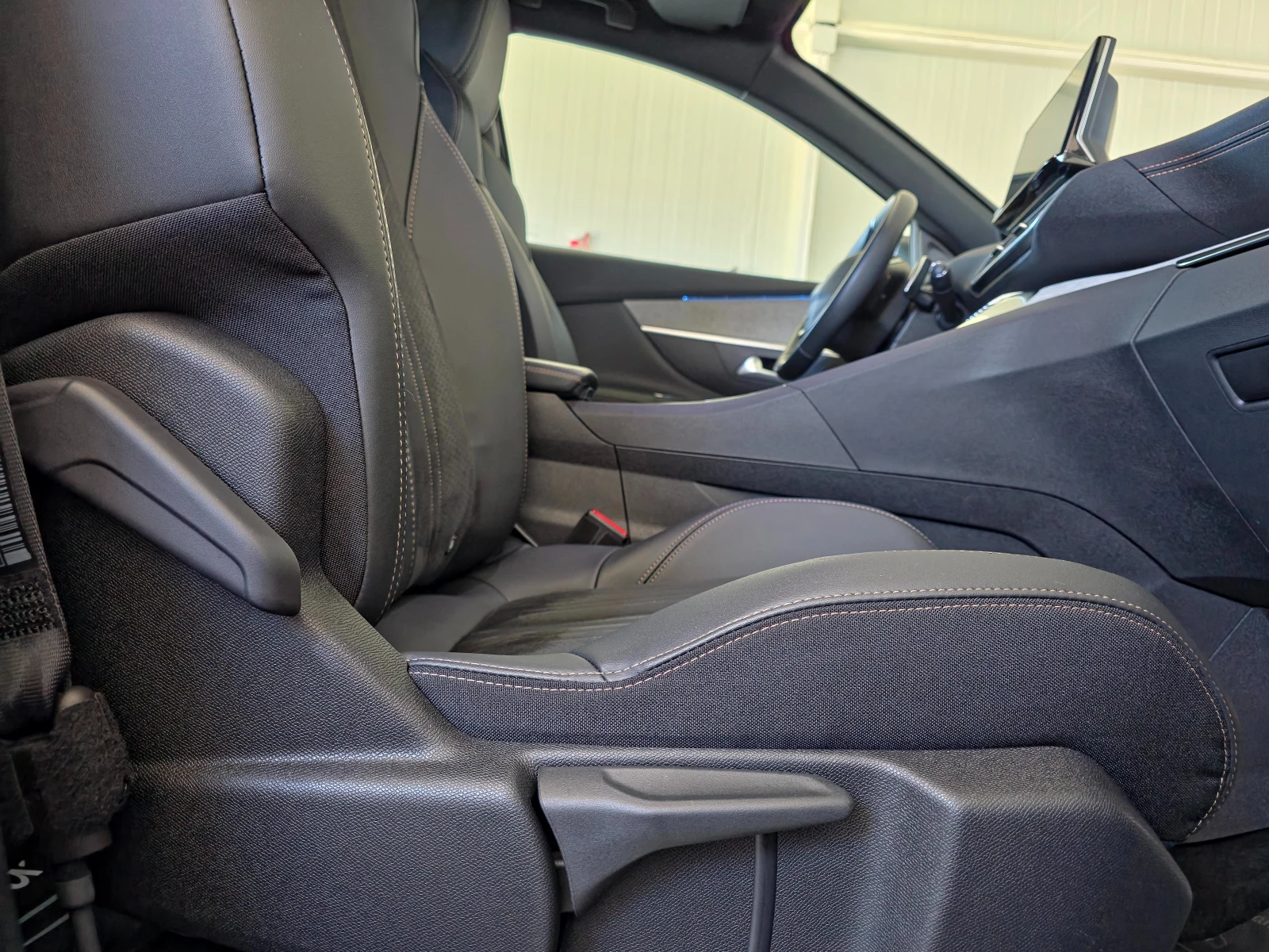 Peugeot 3008 1.5GT BlueHdi EAT8 FULL BLACK  FACELIFT - изображение 9