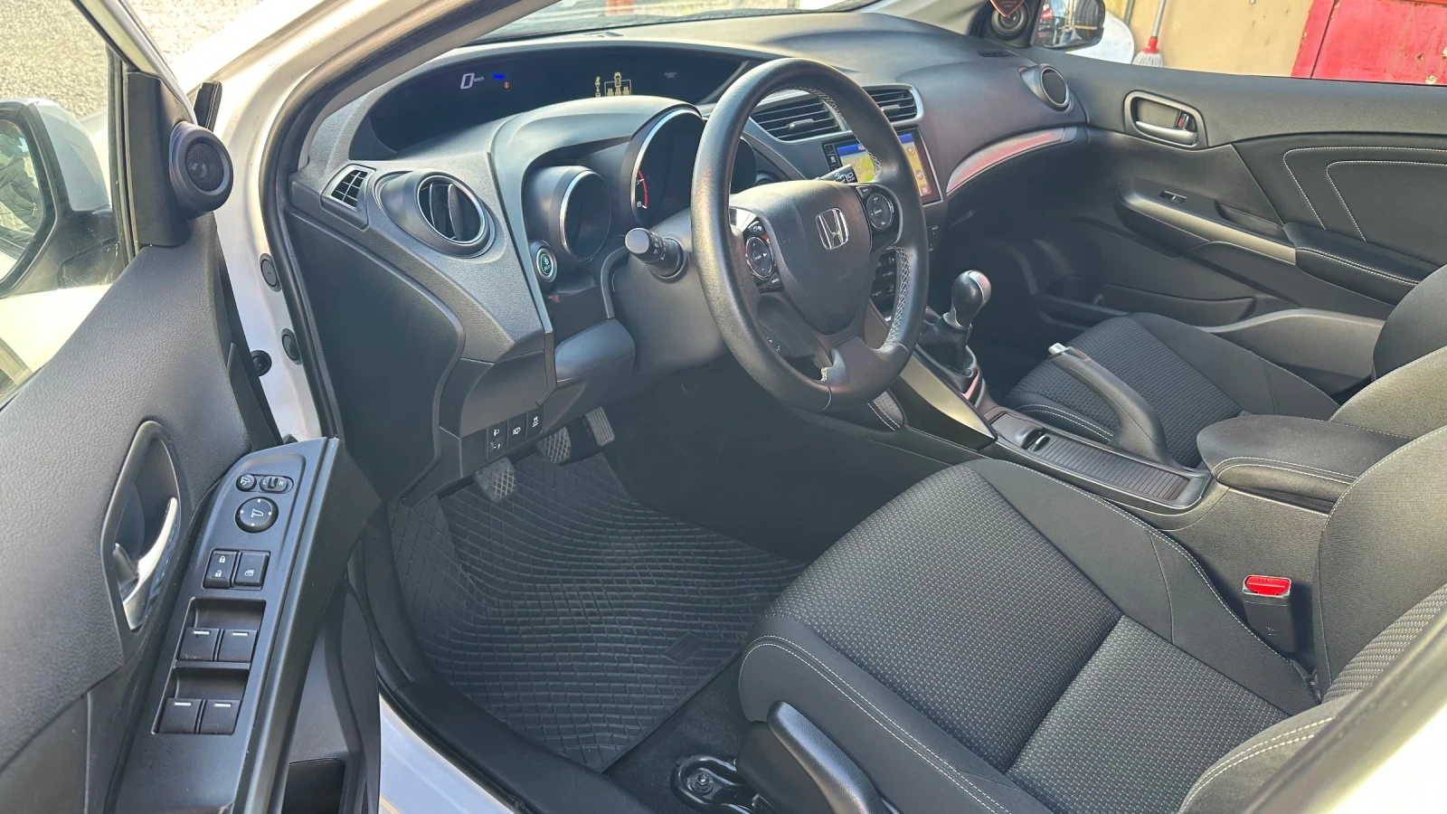 Honda Civic 1.6i-DTEC - изображение 8