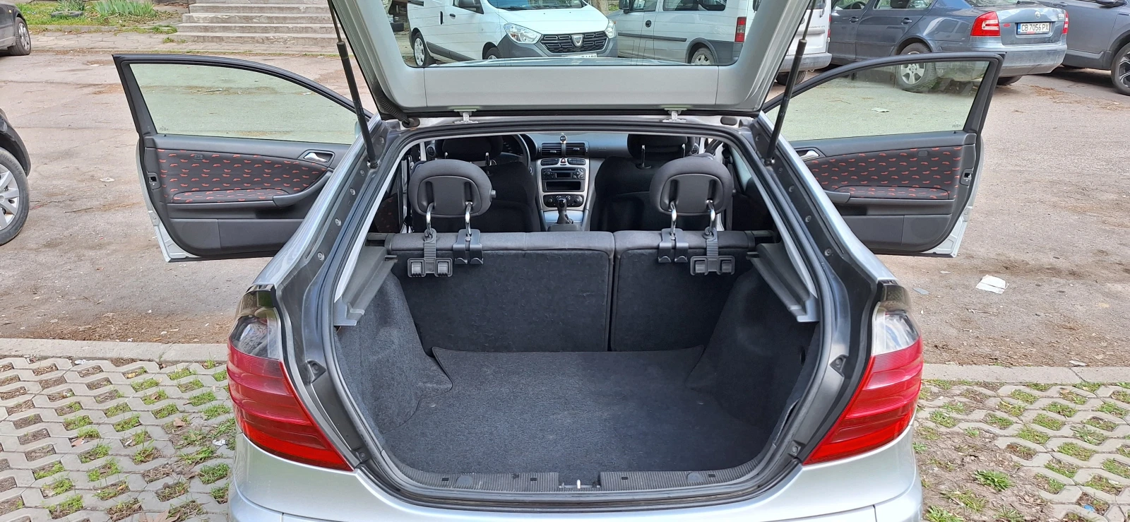 Mercedes-Benz C 180 Kompressor, снимка 11 - Автомобили и джипове - 54009874