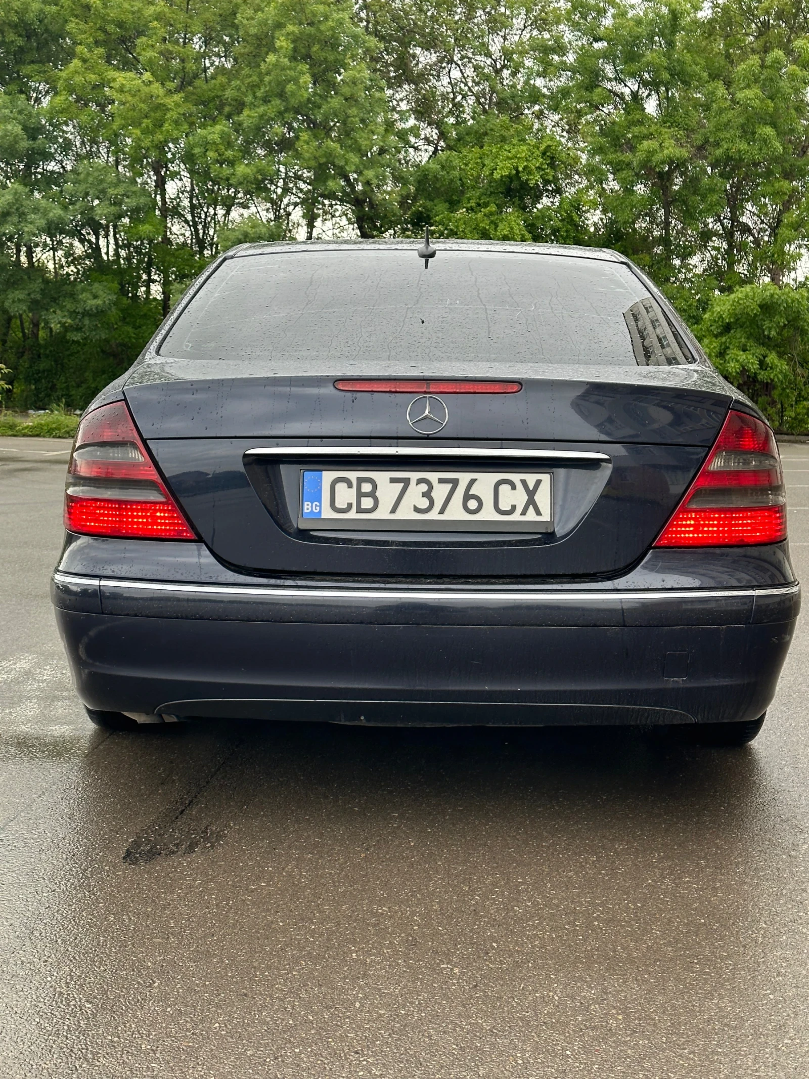 Mercedes-Benz E 220, снимка 3 - Автомобили и джипове - 54027144
