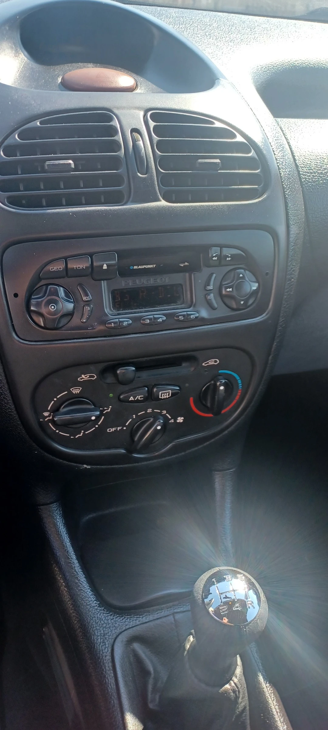 Peugeot 206 1.1, снимка 9 - Автомобили и джипове - 54124151